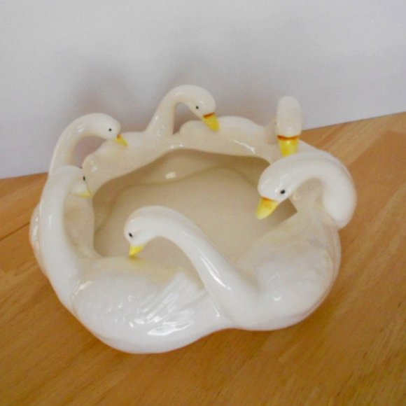 Other - Vtg. Circle of 6 Duck/Geese White Planter